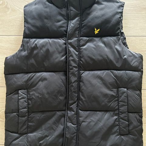 Lyle & Scott vest selges