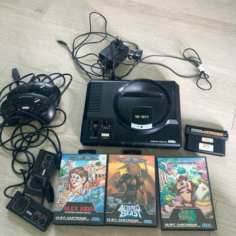 Sega Mega drive m/ 4 spill selges