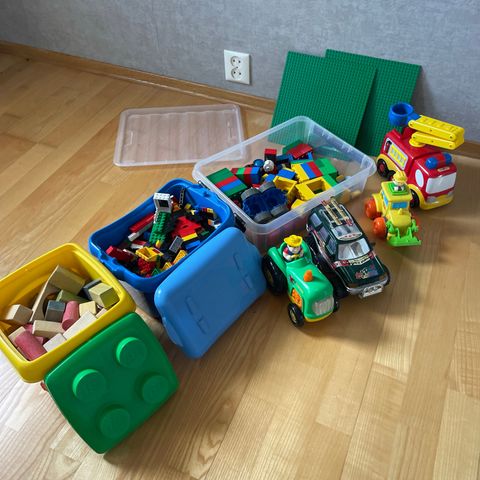 Lego, byggeklosser, biler og traktor selges