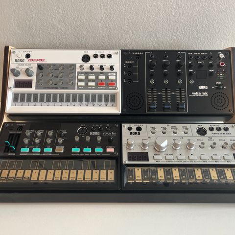 Korg Volca FM, Bass, Sample og Mix, pluss stativ