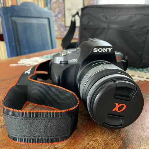 SONY SLR DIGITAL CAMERA