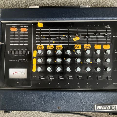 Yamaha PM-200B mixer /amplifyer vintage