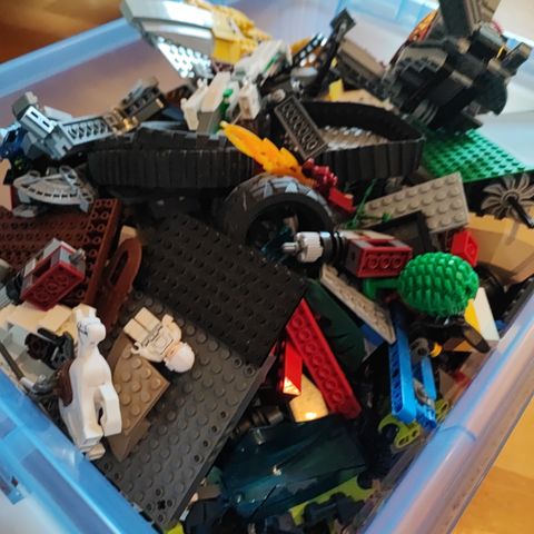 Plastikk dunk med lego