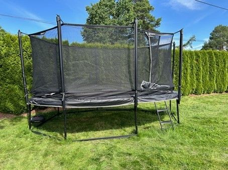 Trampoline North trampoline Explorer Oval 500 Black + Sikkerhetsnett