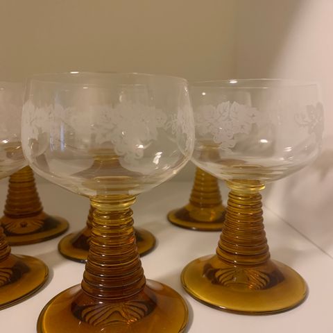 Roemer beehive glass, tallerker og fat