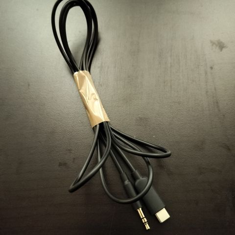 Auxiliary (AUX) med USB C