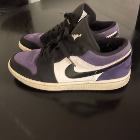 Jordan 1 Low Court Purple