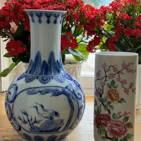 To vakre kinesiske porselen vaser