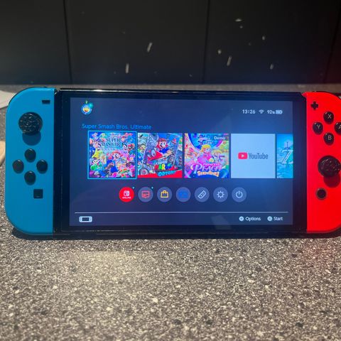 Nintendo Switch oled kun med joy cons, switch konsoll og laderen!