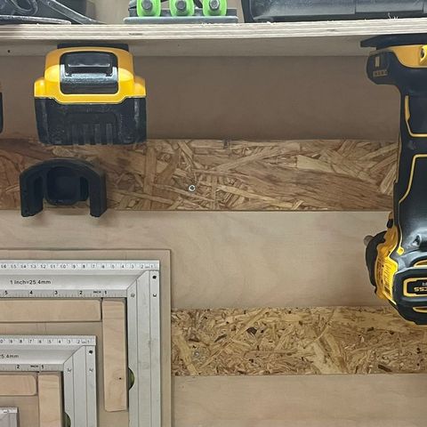 DeWalt 18v verktøy og batteriholder