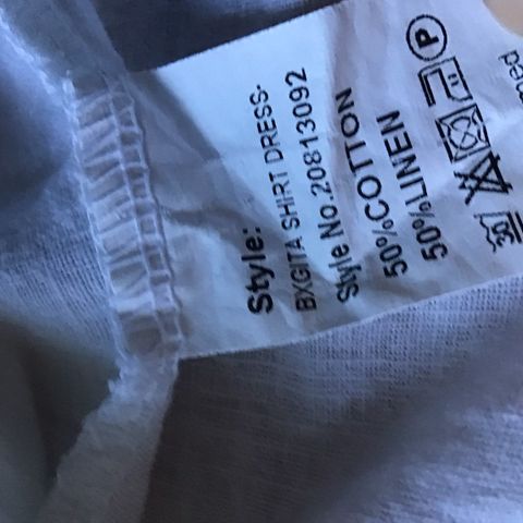 50%lin,50%cotton behagelig kjole. 2 lommer i side søm ! .  Størrelse 38/40