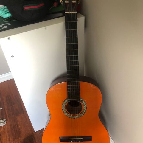 Gitar 200kr