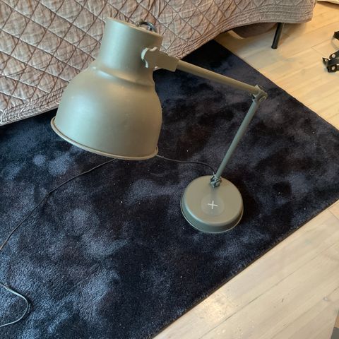 IKEA Hektar kontorlampe med trådløs lader