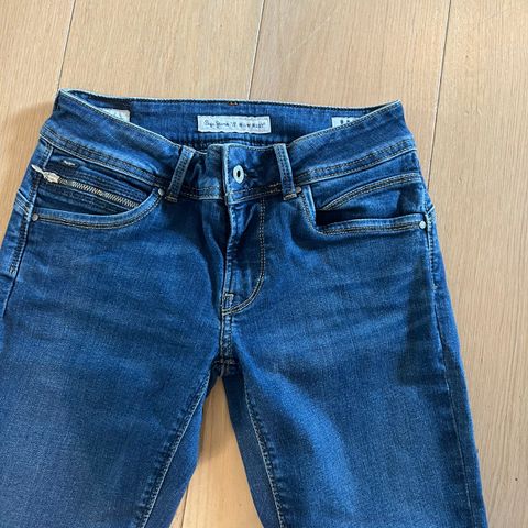 Flott bukse fra Pepe Jeans, meget flatterende passform,str. 27/32,