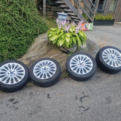 Komplette dekk og felger 250/50 R17