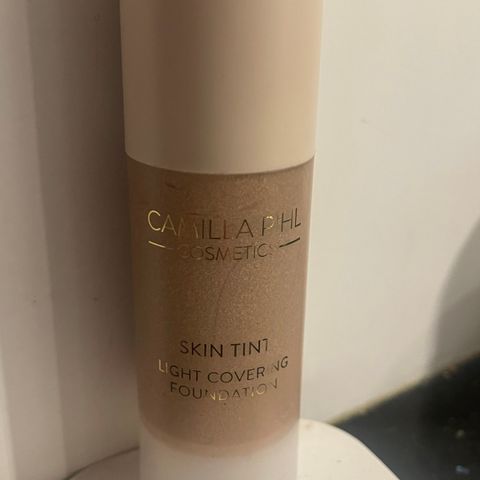 Camilla Pihl Skin tint light covering foundation