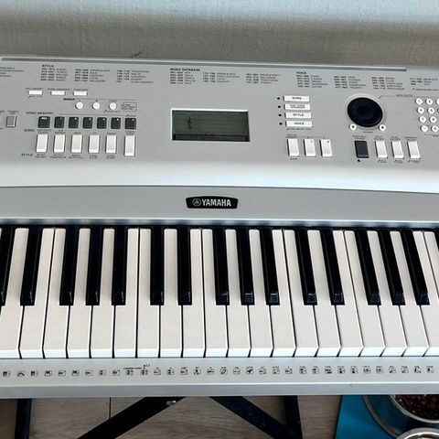 RESERVERT - Yamaha keyboard DGX 220.