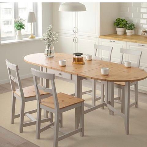 IKEA gamleby bord med 4 stoler selges billig på grunn av flytting