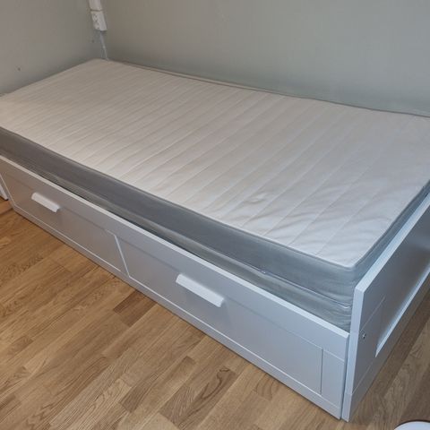 IKEA Brimnes seng med 2 skuffer/2 madrasser - hvit 80/160*200