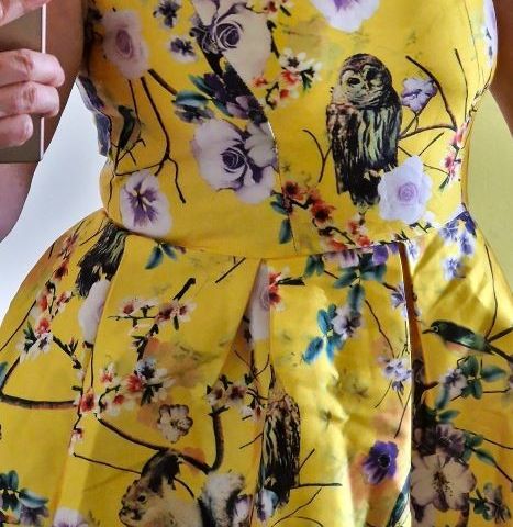 Str.S. Moderne, lys kjole fra solfylte Italia. Ubrukt.