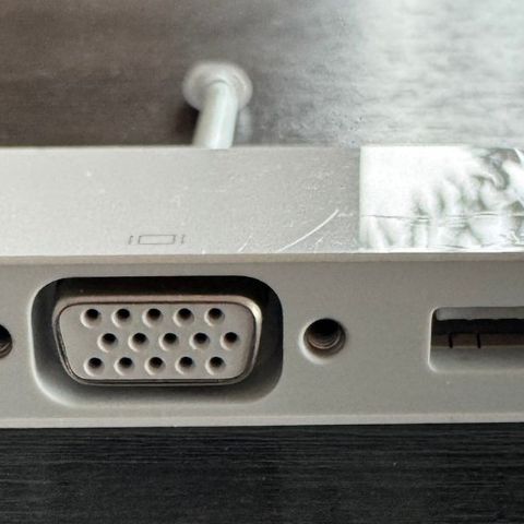 Apple USB-C til VGA Multiport adapter