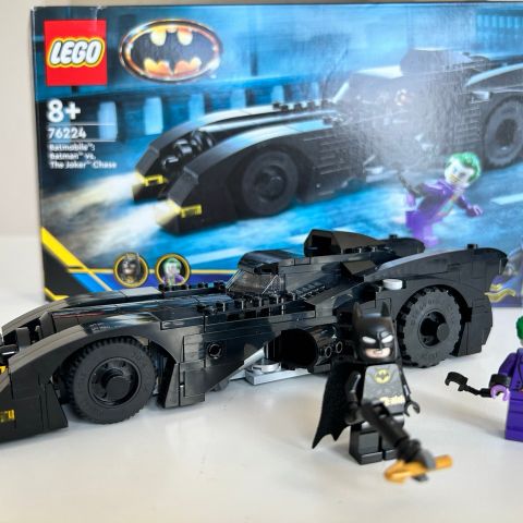 Lego Batmobile: Batman vs. The Joker Chase (76224)