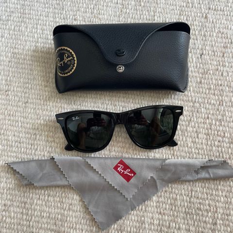 RayBan wayfarer selges!