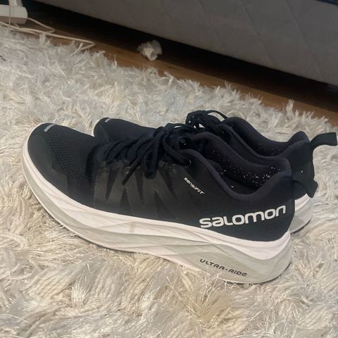 Salomon sko selges