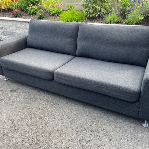 NY Pris! Nydelig mørk 3-seter designersofa fra Bolia  i ullstoff