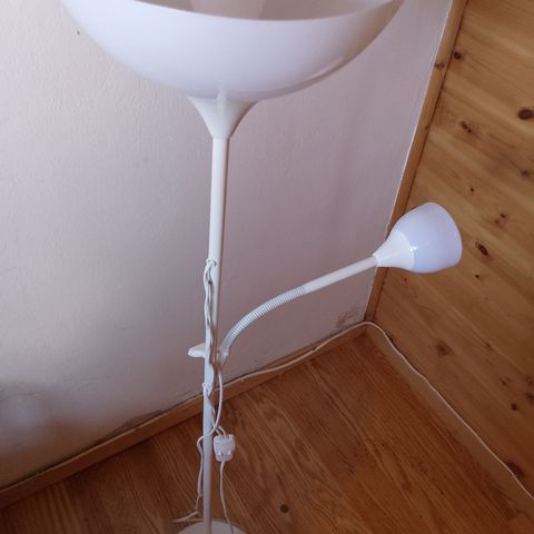 Gulvlampe med LED-lyspærer