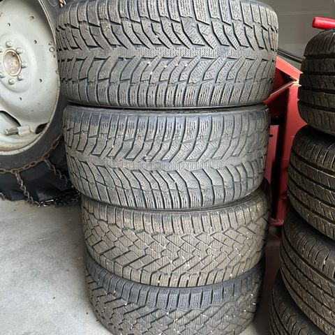 215/35r19 og 235/35r19 piggfri vinterdekk