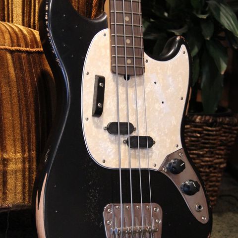 Fender JMJ Road Worn Mustang Bass