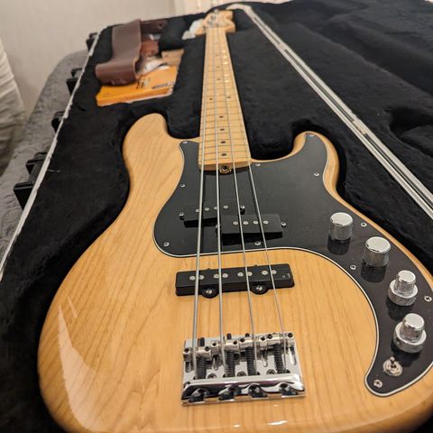 Fender American Precision Delux