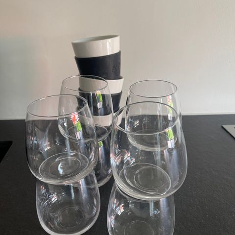 Gir bort fire stk kaffekrus og 6 stk glass