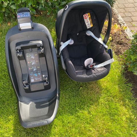 Maxi Cosi Pebble Plus + 2wayfix base