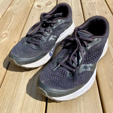 Svarte Saucony løpesko str 40,5