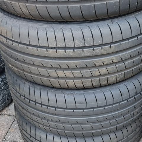 235/45R18 nesten nye Goodyear sommerdekk