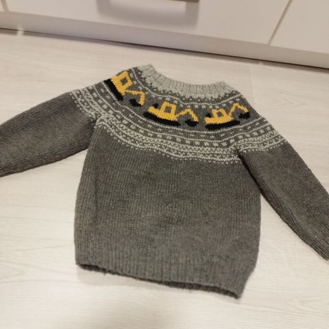 Strikke genser med gravemaskin