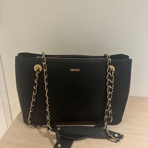 DKNY veske selges