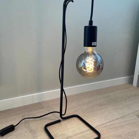 Svart lampe