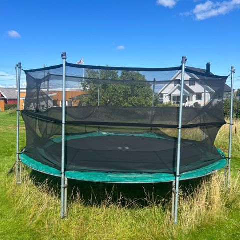 Berg trampoline GIS BORT!