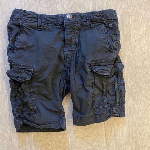 Shorts fra Petrol i str. 140 selges