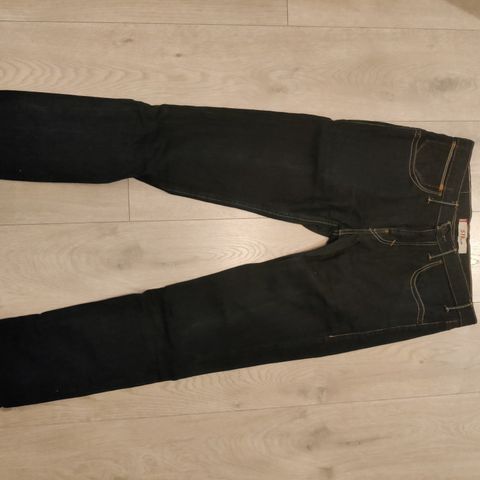 Levis 519 slim 33x32