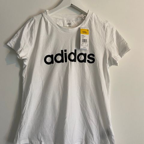 Ny adidas T-skjorte str L