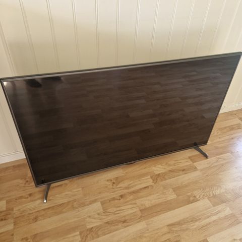 Strøken LG 55" TV