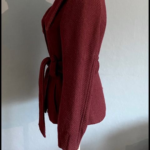 Nydelig kåpe/jakke fra HM i Bordeaux farge