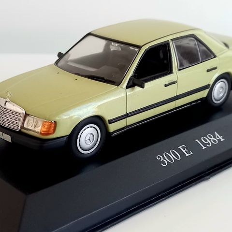 1:43 Altaya Mercedes-Benz W124 1984