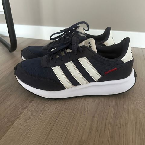 Adidas sko, str 37,5