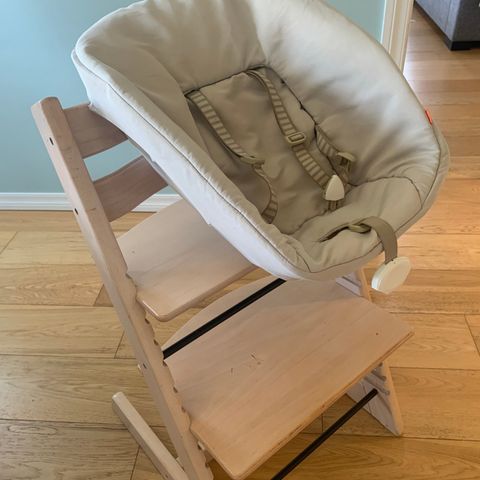 Stokke Tripp trapp stol med newborn sete