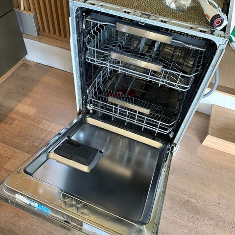 AEG integrert oppvaskmaskin gis bort